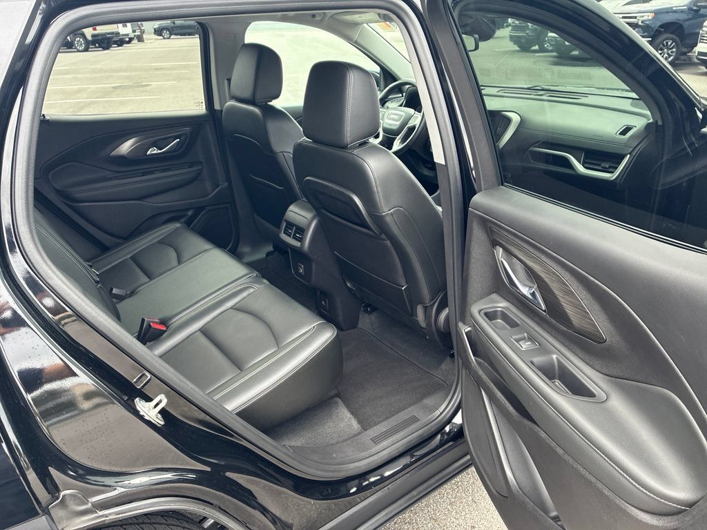 Used 2024 GMC Terrain SLT AWD/4WD image 28