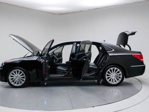 Used 2013 Hyundai Equus Signature RWD image 18