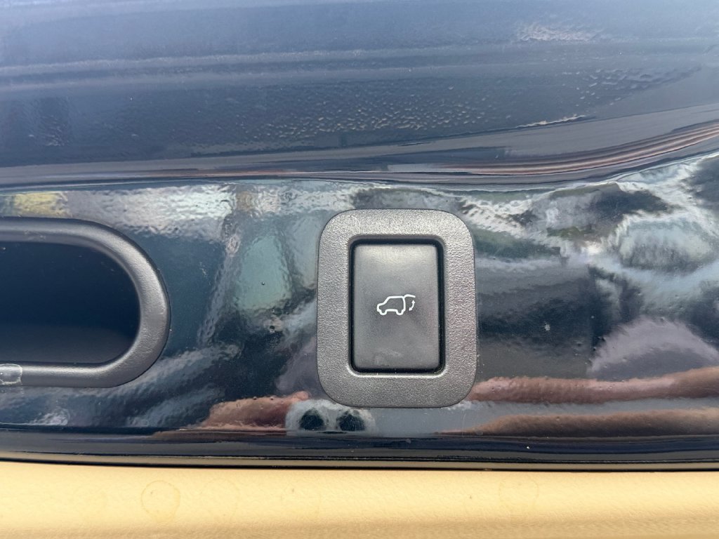 Used 2016 Toyota Highlander Plus FWD image 17