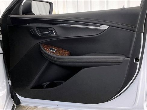 Used 2014 Chevrolet Impala LT w/ Convenience Package image 22