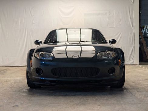 Used 2006 MAZDA MX-5 Miata Convertible 2D image 2