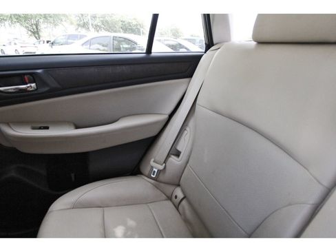 Used 2017 Subaru Outback 2.5i Limited AWD/4WD image 11