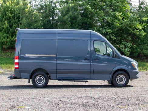 Used 2018 Mercedes-Benz Sprinter 2500 image 10