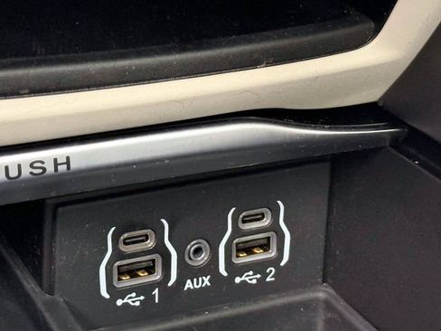 Used 2022 Chrysler Pacifica Limited FWD image 33