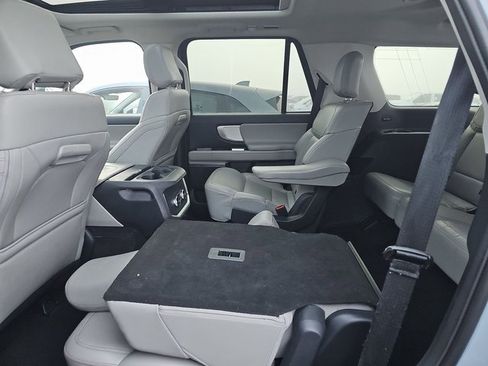 Used 2025 Ford Expedition Active image 9