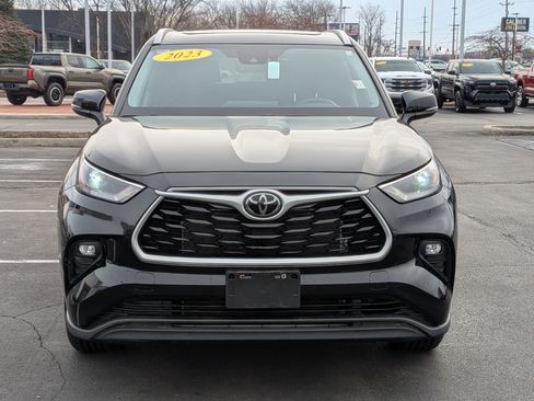 Certified 2023 Toyota Highlander XLE image 2