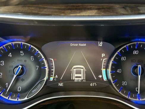 Used 2023 Chrysler Pacifica Limited FWD image 28