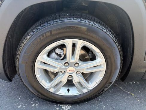 Certified 2023 GMC Terrain SLE w/ Driver Convenience Package FWD image 9