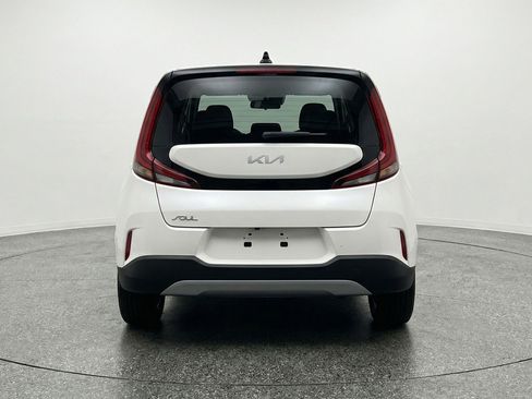 Used 2025 Kia Soul LX w/ LX Technology Package FWD image 7