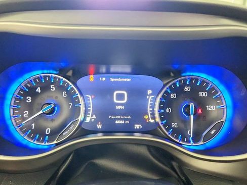 Used 2024 Chrysler Pacifica Touring-L FWD image 15