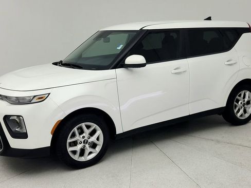 Used 2022 Kia Soul LX w/ Technology Package FWD image 4