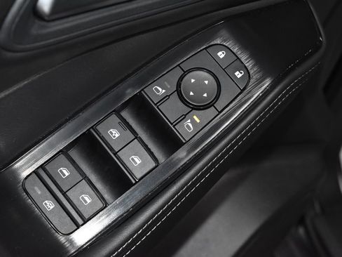 Certified 2025 Nissan Rogue SV image 5