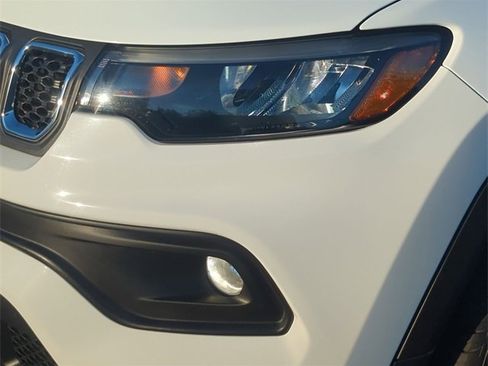 Certified 2024 Jeep Compass Latitude image 9