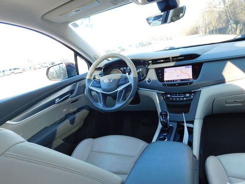 Used 2020 Cadillac XT5 Premium Luxury image 3