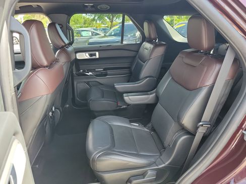 Used 2023 Ford Explorer Platinum w/ Technology Package AWD/4WD image 18