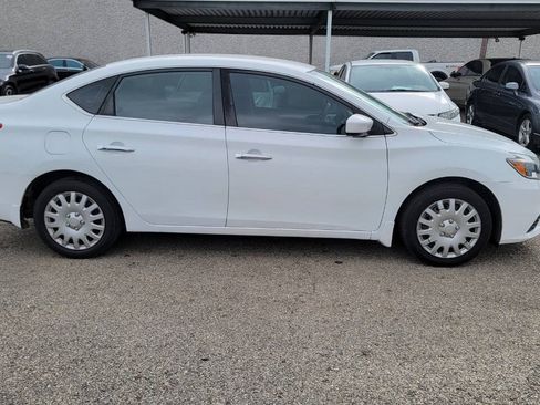 Used 2019 Nissan Sentra S w/ Appearance Package FWD image 5