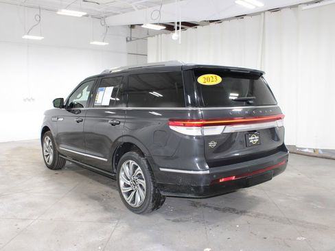 Used 2023 Lincoln Navigator Reserve image 7