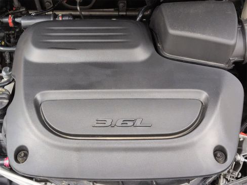 Used 2024 Chrysler Pacifica Limited image 15