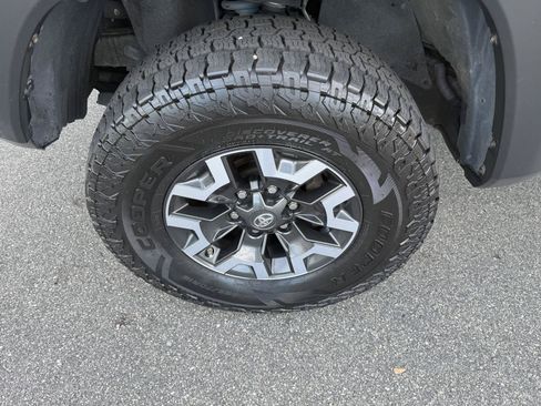 Used 2020 Toyota Tacoma TRD Off-Road AWD/4WD image 25