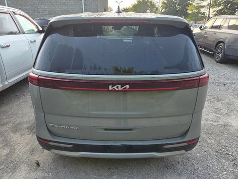 Used 2022 Kia Carnival EX FWD image 6