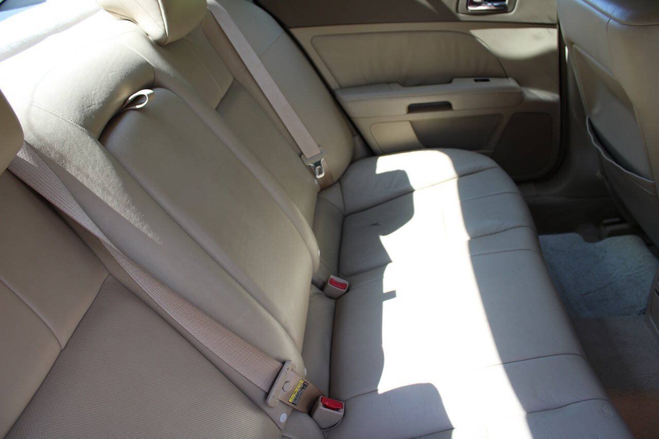 Used 2005 Cadillac STS w/ Preferred Equipment Group RWD image 38