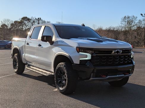 Used 2024 Chevrolet Silverado 1500 ZR2 w/ Technology Package image 11