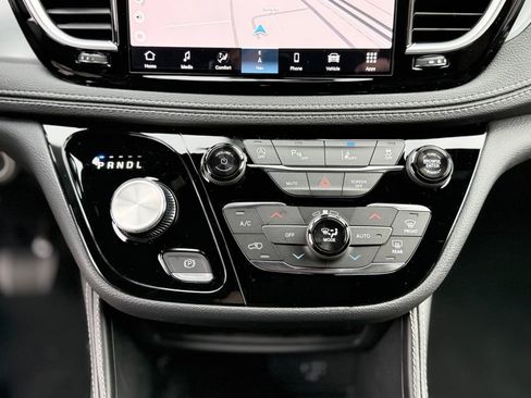 New 2026 Chrysler Pacifica Limited w/ S Appearance Package image 13