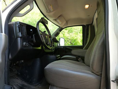 Used 2019 Chevrolet Express 3500 w/ Power Convenience Package RWD image 13