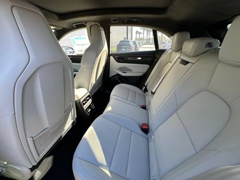 Used 2026 Porsche Macan Turbo Electric AWD/4WD image 37