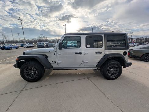 Used 2024 Jeep Wrangler Sport S image 7