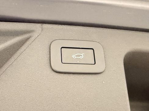 New 2025 Land Rover Discovery Sport Dynamic SE image 32