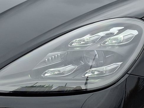 Used 2023 Porsche Cayenne S image 12