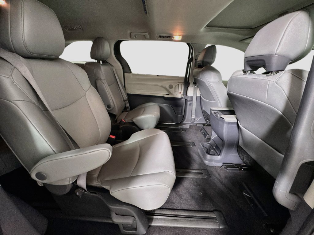 Used 2023 Toyota Sienna XLE AWD/4WD image 29