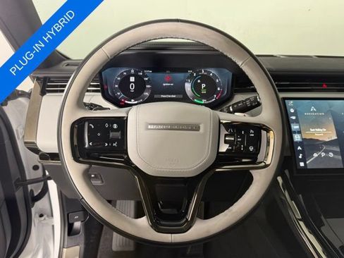 Used 2025 Land Rover Range Rover Sport Dynamic SE AWD/4WD image 16