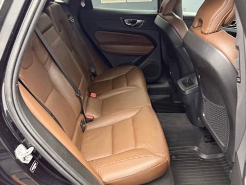 Used 2021 Volvo XC60 T5 Momentum image 51