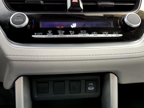 Certified 2023 Toyota Corolla Cross LE image 42