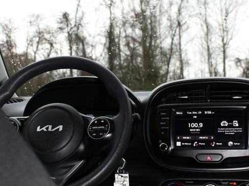 Used 2023 Kia Soul LX w/ LX Technology Package image 22