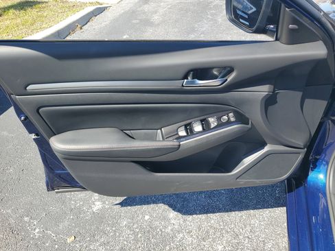 Certified 2024 Nissan Altima 2.5 SR w/ SR Premium Package image 9