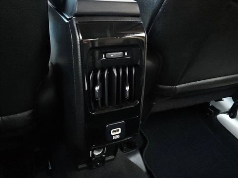 Used 2024 Jeep Compass Latitude AWD/4WD image 16