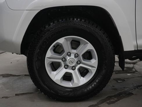 Used 2022 Toyota 4Runner SR5 Premium image 29