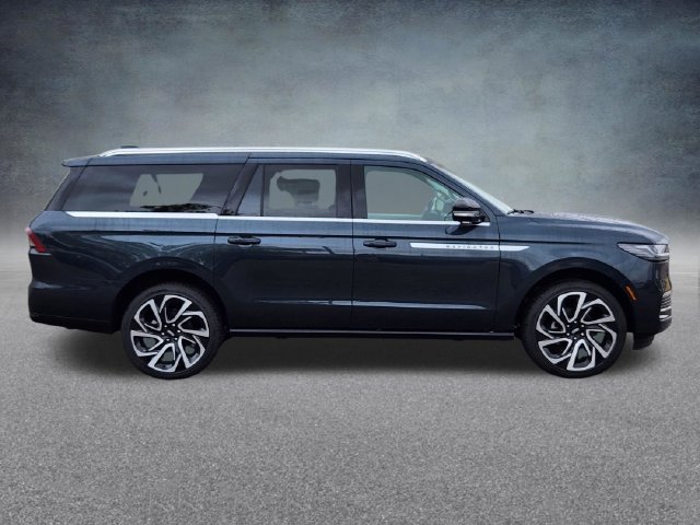 New 2026 Lincoln Navigator L Reserve AWD/4WD image 8