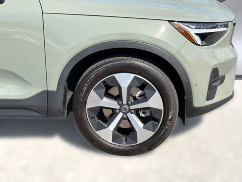 Used 2023 Volvo XC40 B5 Plus w/ Climate Package image 11