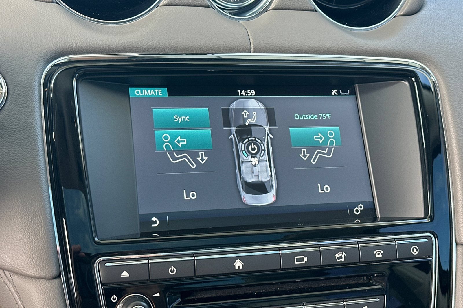 Used 2016 Jaguar XJ R-Sport RWD image 22