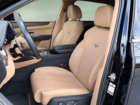 Used 2024 Bentley Bentayga Extended Wheelbase AWD/4WD image 14