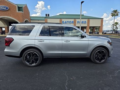 Used 2023 Ford Expedition Limited AWD/4WD image 4