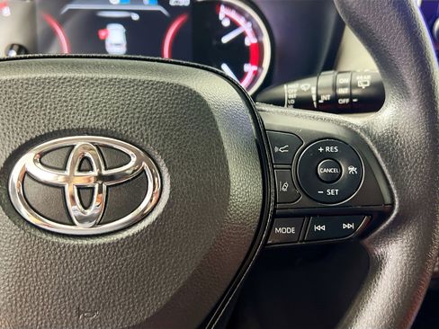 Used 2025 Toyota RAV4 XLE w/ Convenience Package image 19