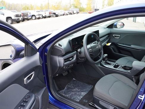 New 2025 Kia K4 LXS image 10