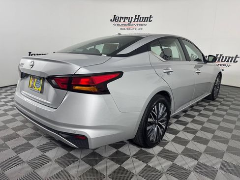 Used 2025 Nissan Altima 2.5 SV FWD image 6