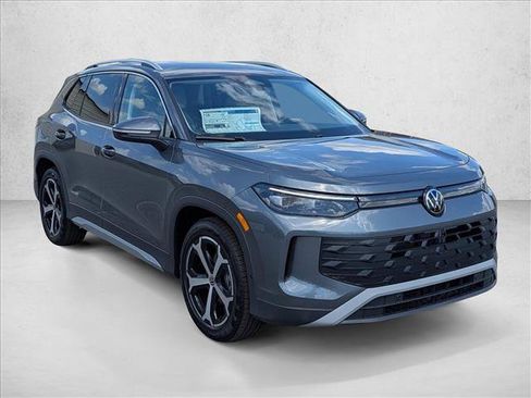 New 2026 Volkswagen Tiguan SE FWD image 3