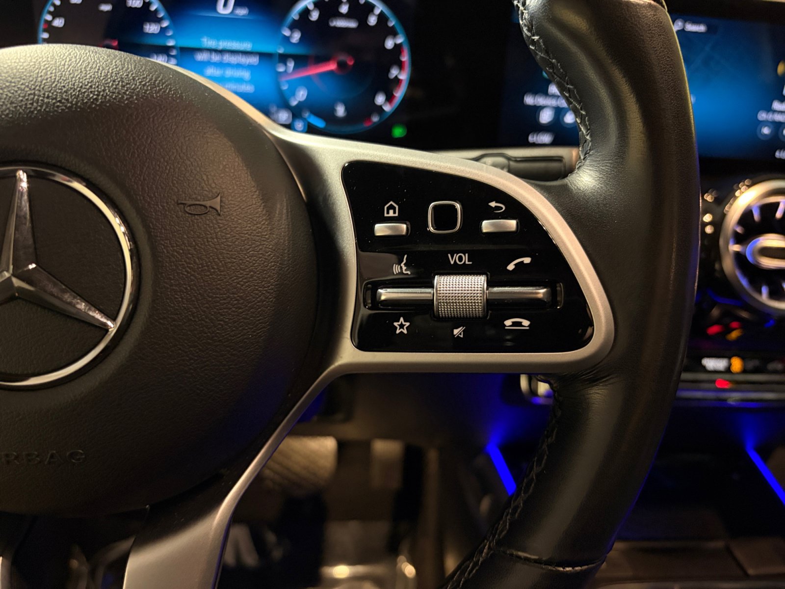 Used 2021 Mercedes-Benz GLB 250 4MATIC image 38